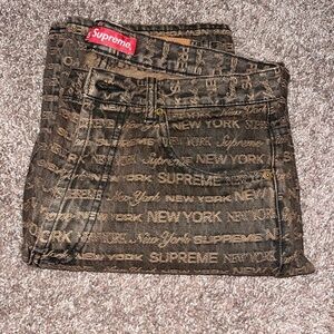 2022
Supreme Fat Tip Jacquard Regular Jean 'Olive'